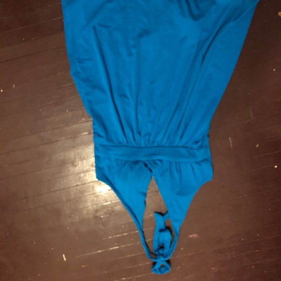 Backless blue dress - Picture 3 of 3